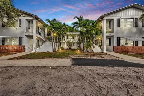 707 S 19th Ave #9, Hollywood, FL 33020