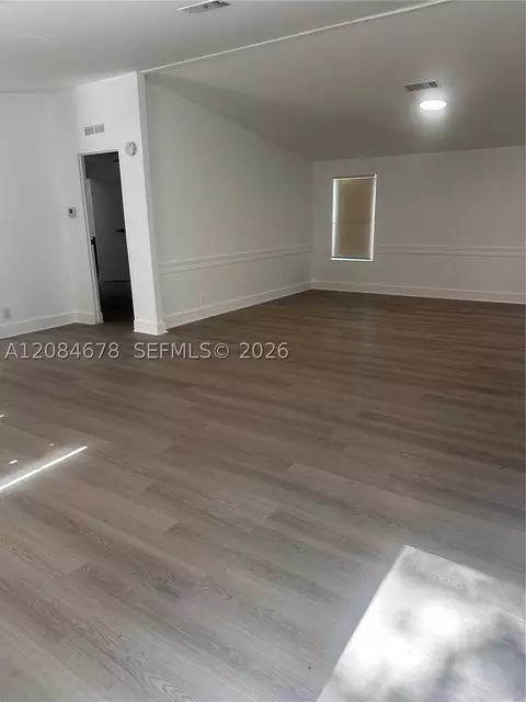 Living - 131 Oak Dr, Clewiston, FL 33440 photo 2 of 2