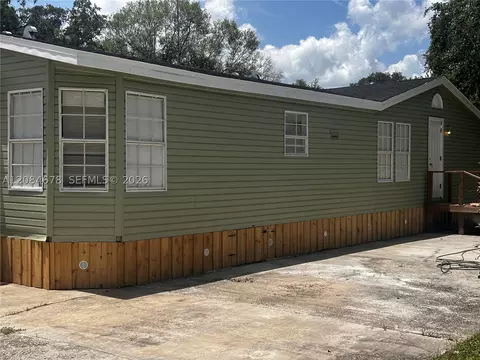 Exterior - 131 Oak Dr, Clewiston, FL 33440 photo 2 of 6
