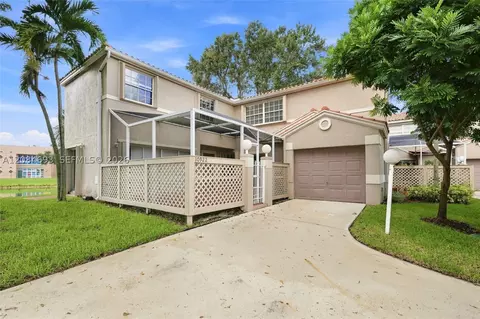 10922 Chandler Dr, Hollywood, FL 33026