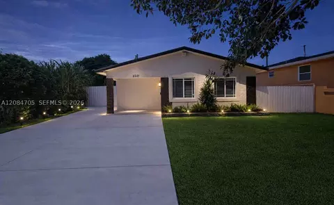 2221 NW 170th St, Miami Gardens, FL 33056