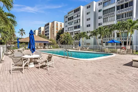 610 NE 12th Ave #206, Hallandale Beach, FL 33009