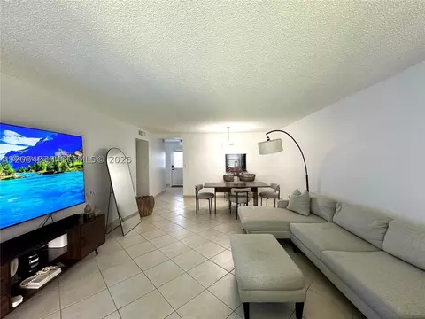 620 NE 12th Ave #102, Hallandale Beach, FL 33009