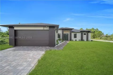 2719 33rd St W, Lehigh Acres, FL 33971