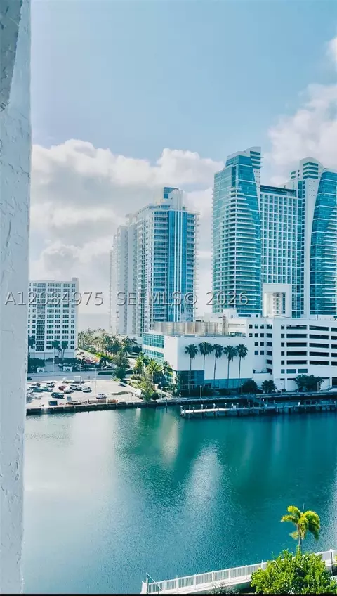 600 Parkview Dr #1018, Hallandale Beach, FL 33009