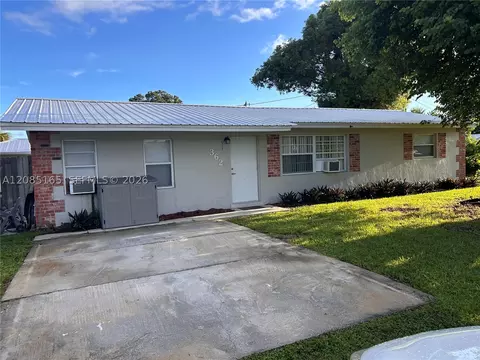 362 Park Lane Dr, North Fort Myers, FL 33917