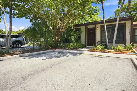 2221 Buttonwood Ave, Pembroke Pines, FL 33026