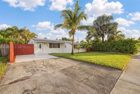 5820 NE 2nd Ave, Oakland Park, FL 33334