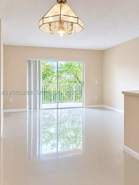 6976 SW 39th St #G205, Davie, FL 33314