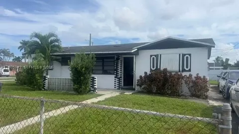 2760 NW 212th Ter, Miami Gardens, FL 33056