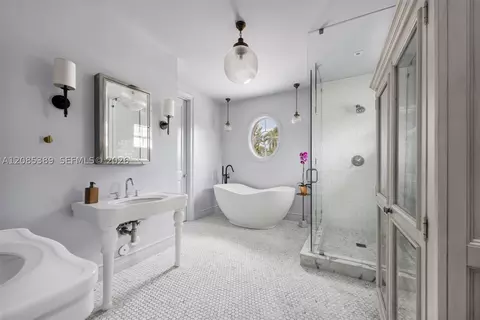 Bath - 444 Bargello Ave, Coral Gables, FL 33146 photo 2 of 6