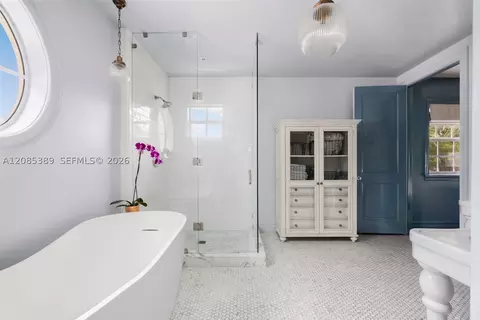 Bath - 444 Bargello Ave, Coral Gables, FL 33146 photo 3 of 6