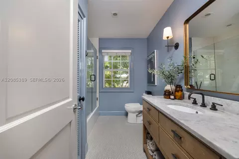 Bath - 444 Bargello Ave, Coral Gables, FL 33146 photo 5 of 6