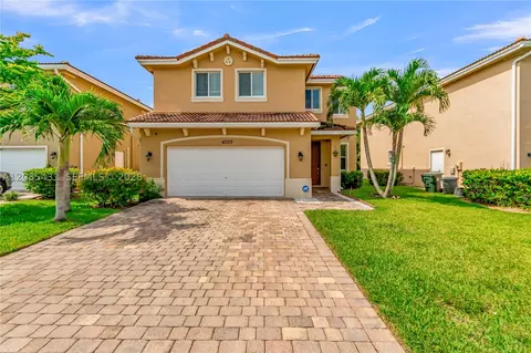 4707 Foxtail Palm Ct, Greenacres, FL 33463