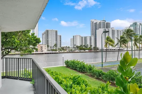 1000 Parkview Dr #220, Hallandale Beach, FL 33009