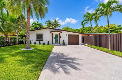 1525 NE 18th Ave, Fort Lauderdale, FL 33304