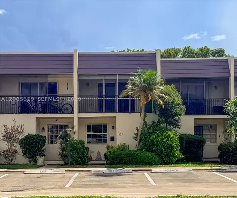 1327 N 15th Ave #22, Hollywood, FL 33020