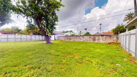Exterior - 511 SE 2nd St, Hialeah, FL 33010 photo 6 of 8