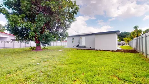 Exterior - 511 SE 2nd St, Hialeah, FL 33010 photo 7 of 8