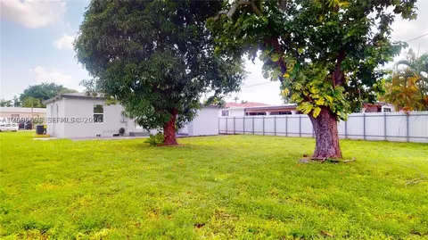 Exterior - 511 SE 2nd St, Hialeah, FL 33010 photo 8 of 8