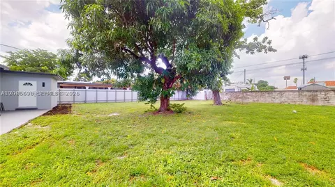 Exterior - 511 SE 2nd St, Hialeah, FL 33010 photo 4 of 8
