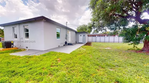 Exterior - 511 SE 2nd St, Hialeah, FL 33010 photo 3 of 8