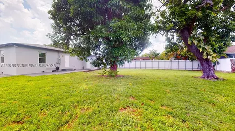 Exterior - 511 SE 2nd St, Hialeah, FL 33010 photo 5 of 8