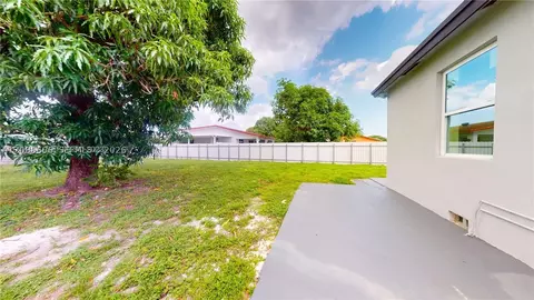 Exterior - 511 SE 2nd St, Hialeah, FL 33010 photo 2 of 8