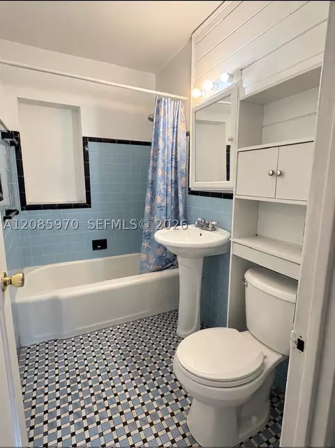1010 E 8th Ct, Hialeah, FL 33010 photo 4