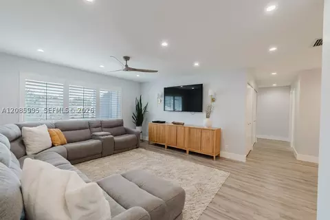 1732 SW 103rd Pl, Miami, FL 33165