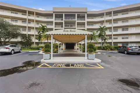 555 Oaks Ln #309, Pompano Beach, FL 33069