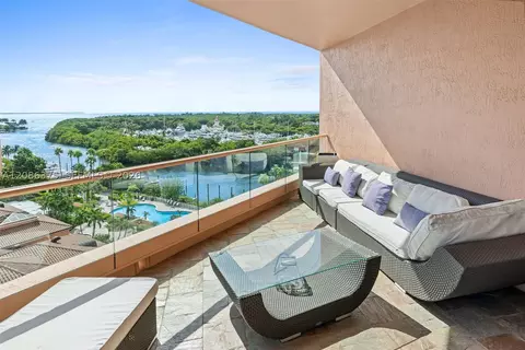 60 Edgewater Dr #9D, Coral Gables, FL 33133