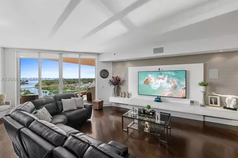 60 Edgewater Dr #9D, Coral Gables, FL 33133