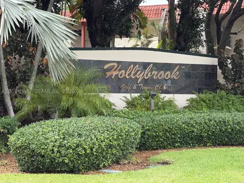 400 S Hollybrook Dr #306, Pembroke Pines, FL 33025