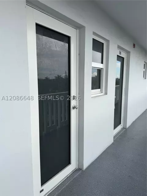 320 NE 12th Ave #506, Hallandale Beach, FL 33009