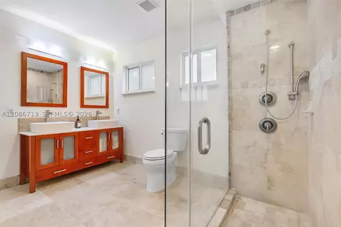 Bath - 7111 Bamboo St, Miami Lakes, FL 33014 photo 2 of 4