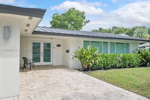 Exterior - 7111 Bamboo St, Miami Lakes, FL 33014 photo 2 of 5