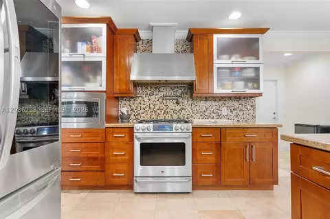 Kitchen - 7111 Bamboo St, Miami Lakes, FL 33014 photo 3 of 4