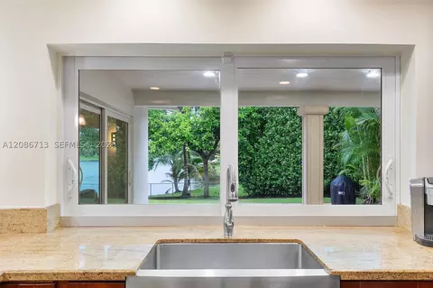 Kitchen - 7111 Bamboo St, Miami Lakes, FL 33014 photo 4 of 4