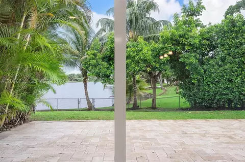 Exterior - 7111 Bamboo St, Miami Lakes, FL 33014 photo 1 of 5