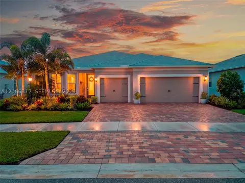 10494 SW Red Maple Way, Port Saint Lucie, FL 34987