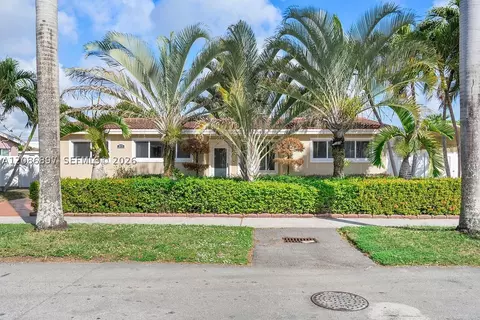 2475 NE 214th St, Aventura, FL 33180