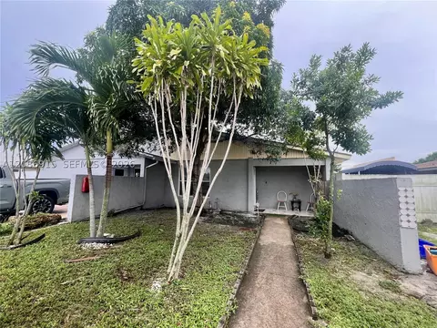 5822 Albert Rd, West Palm Beach, FL 33415