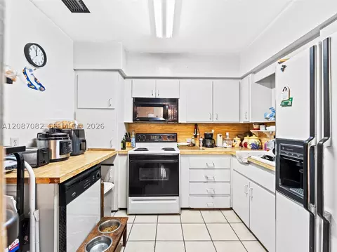 Kitchen - 5440 E 7th Ave, Hialeah, FL 33013 photo 1 of 4
