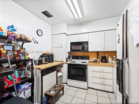 Kitchen - 5440 E 7th Ave, Hialeah, FL 33013 photo 2 of 4