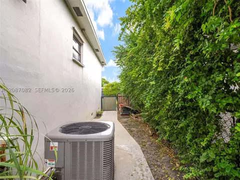 Exterior - 5440 E 7th Ave, Hialeah, FL 33013 photo 10 of 17