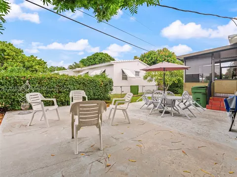 Exterior - 5440 E 7th Ave, Hialeah, FL 33013 photo 7 of 17