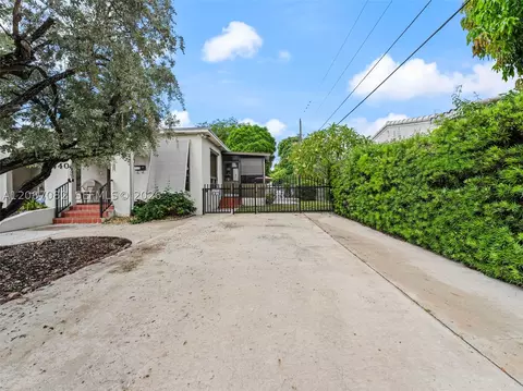 Exterior - 5440 E 7th Ave, Hialeah, FL 33013 photo 17 of 17