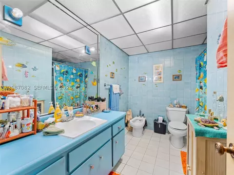 Bath - 5440 E 7th Ave, Hialeah, FL 33013 photo 2 of 2