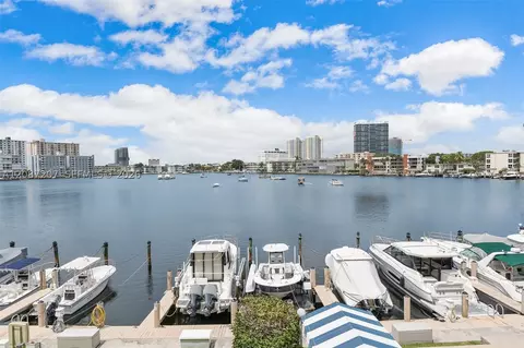 126 Golden Isles Dr #34A, Hallandale Beach, FL 33009